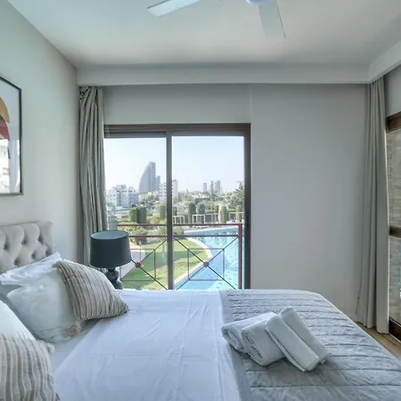 Aqua House Valentino