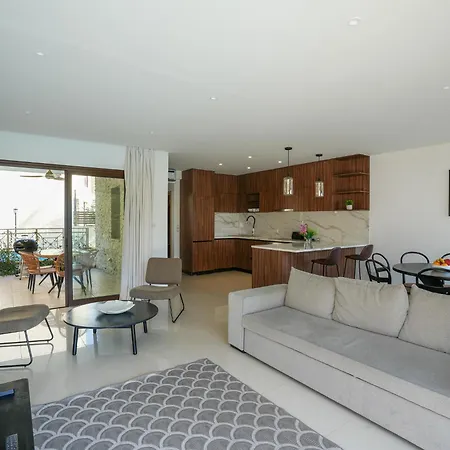 Aqua House Valentino