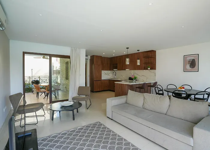 Aqua House Valentino